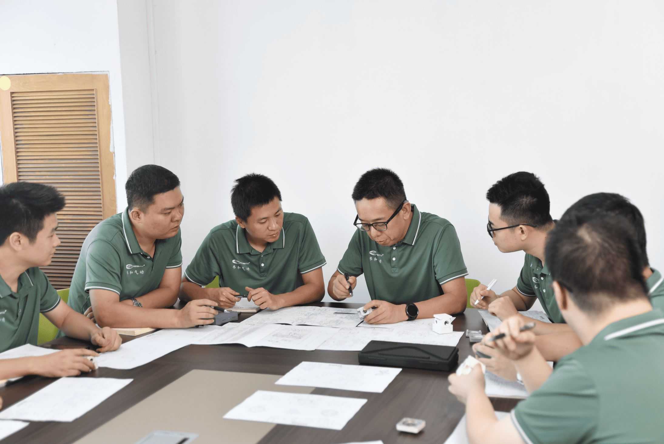 &Eacute;quipe technique du r&eacute;gulateur pneumatique &eacute;lectrique ITV